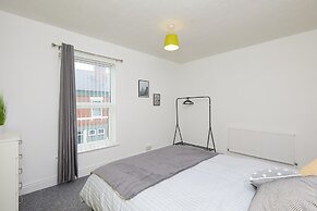 4 Bed Derby House - Long Stays- Parking