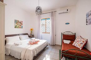 Sunny Haven Villa In Torre Lapillo