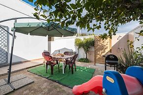 Sunny Haven Villa In Torre Lapillo