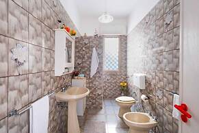 Sunny Haven Villa In Torre Lapillo