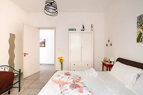 Sunny Haven Villa In Torre Lapillo