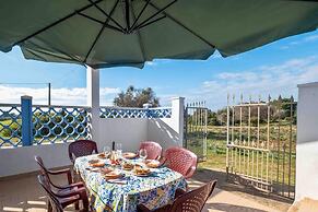 Sunny Haven Villa In Torre Lapillo