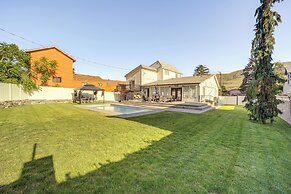 'grand Chelan' Large Group Getaway: Pool & Hot Tub