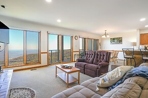 1 Mi to Wintergreen Resort: Mtn-view Condo!