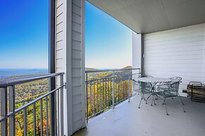 1 Mi to Wintergreen Resort: Mtn-view Condo!
