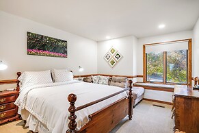 1 Mi to Wintergreen Resort: Mtn-view Condo!