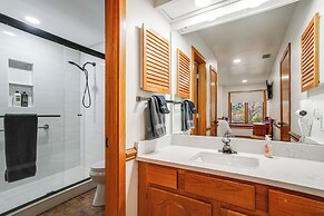 1 Mi to Wintergreen Resort: Mtn-view Condo!