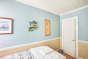 5 Mi to Downtown Beaufort: Pet-friendly Cottage!