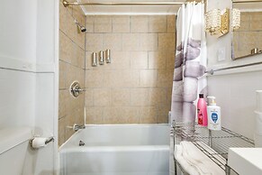 Apartment 2 Mi to Niagara Falls & Whirlpool!