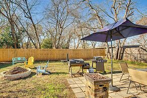 Grills, Fire Pit & Yard: Central Granbury Home!