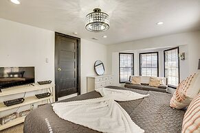 Grills, Fire Pit & Yard: Central Granbury Home!