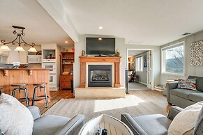 Cozy Table Rock Lake 'boathouse' w/ Pool Access