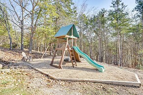 Cozy Table Rock Lake 'boathouse' w/ Pool Access