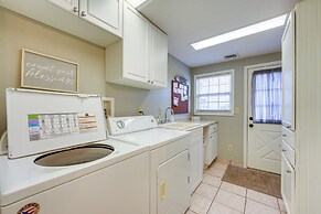 Cozy Table Rock Lake 'boathouse' w/ Pool Access