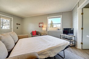 Lake Views & On-site Hiking: Cape Fair Cottage