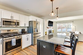 10 Mi to Dtwn Madison: Home w/ Large Yard!