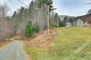 Mountain Views & Fire Pit: Sandgate Getaway