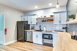 Mountain Views & Fire Pit: Sandgate Getaway