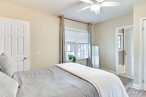 Mountain Views & Fire Pit: Sandgate Getaway