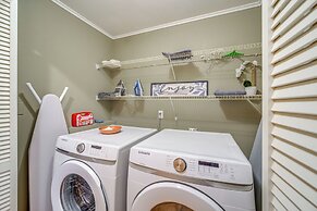 Tulsa Home 5 Mi to Downtown: Groups Welcome!