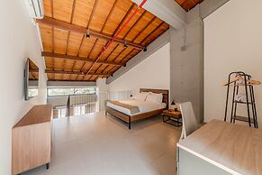 W Contemporary Loft w AC in Trendy Laureles