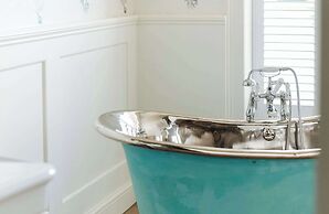 Ormesby Manor - 8 Beds - Sleeps 16 - Hot Tub