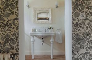 Ormesby Manor - 8 Beds - Sleeps 16 - Hot Tub