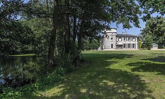 Ormesby Manor - 8 Beds - Sleeps 16 - Hot Tub