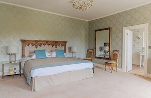 Ormesby Manor - 8 Beds - Sleeps 16 - Hot Tub
