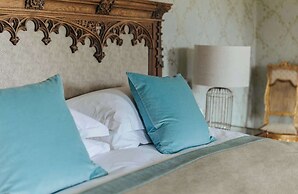 Ormesby Manor - 8 Beds - Sleeps 16 - Hot Tub