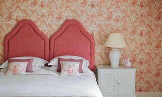 Ormesby Manor - 8 Beds - Sleeps 16 - Hot Tub