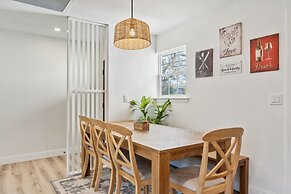 Cozy Home With Hot Tub Family-friendly Yard 5 Bedroom Home