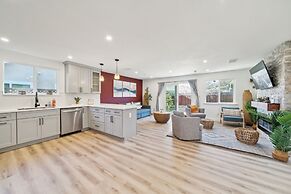 Cozy Home With Hot Tub Family-friendly Yard 5 Bedroom Home