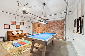 Cozy Home With Hot Tub Family-friendly Yard 5 Bedroom Home