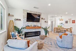 Cozy Home With Hot Tub Family-friendly Yard 5 Bedroom Home