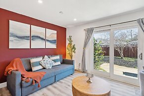 Cozy Home With Hot Tub Family-friendly Yard 5 Bedroom Home