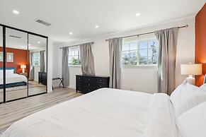 Cozy Home With Hot Tub Family-friendly Yard 5 Bedroom Home