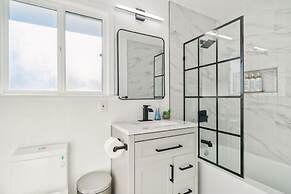 Cozy Home With Hot Tub Family-friendly Yard 5 Bedroom Home