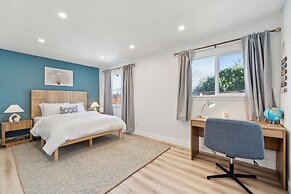 Cozy Home With Hot Tub Family-friendly Yard 5 Bedroom Home