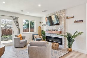 Cozy Home With Hot Tub Family-friendly Yard 5 Bedroom Home