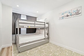 Cozy Home With Hot Tub Family-friendly Yard 5 Bedroom Home