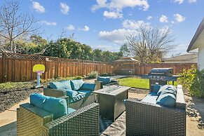 Cozy Home With Hot Tub Family-friendly Yard 5 Bedroom Home