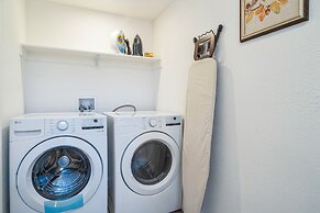 Cozy Home With Hot Tub Family-friendly Yard 5 Bedroom Home