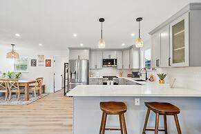 Cozy Home With Hot Tub Family-friendly Yard 5 Bedroom Home