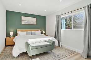 Cozy Home With Hot Tub Family-friendly Yard 5 Bedroom Home