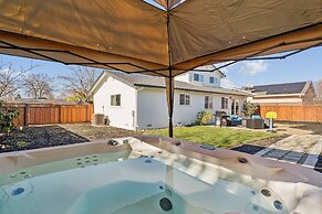 Cozy Home With Hot Tub Family-friendly Yard 5 Bedroom Home
