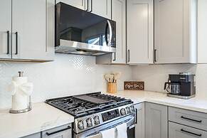 Cozy Home With Hot Tub Family-friendly Yard 5 Bedroom Home