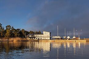 Vergi Harbor and Hotel Wirkes'