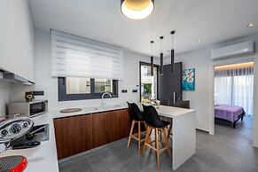 Lavender Luxury Apartment in Rhodes