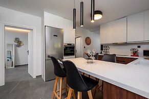 Lavender Luxury Apartment in Rhodes